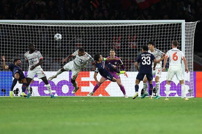 拜仁2-1巴黎圣日爾曼 迪亞斯梅開二度