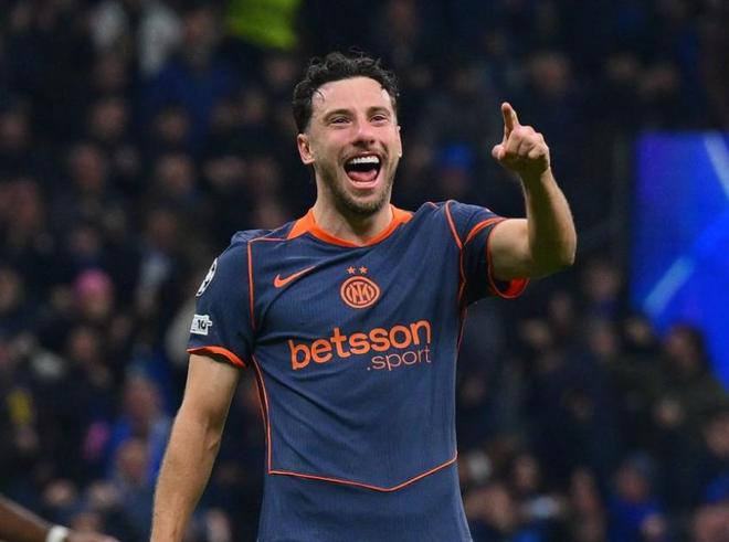 貼地?cái)刂鷩自俣阮I(lǐng)先，卡洛斯-奧古斯托打進(jìn)生涯歐冠處子球