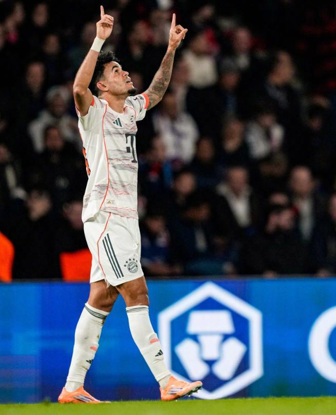 迪亞斯雙響創(chuàng)紀(jì)錄+染紅離場(chǎng)，拜仁2-1大巴黎，打破魔咒豪取16連勝