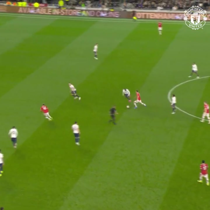 毫不手軟拉什福德面對熱刺時打進了這粒精彩的單刀球