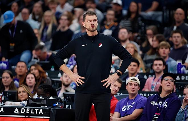 開拓者主教練：湖人後場(chǎng)新星簡(jiǎn)直是無所不能，我們根本防不住他