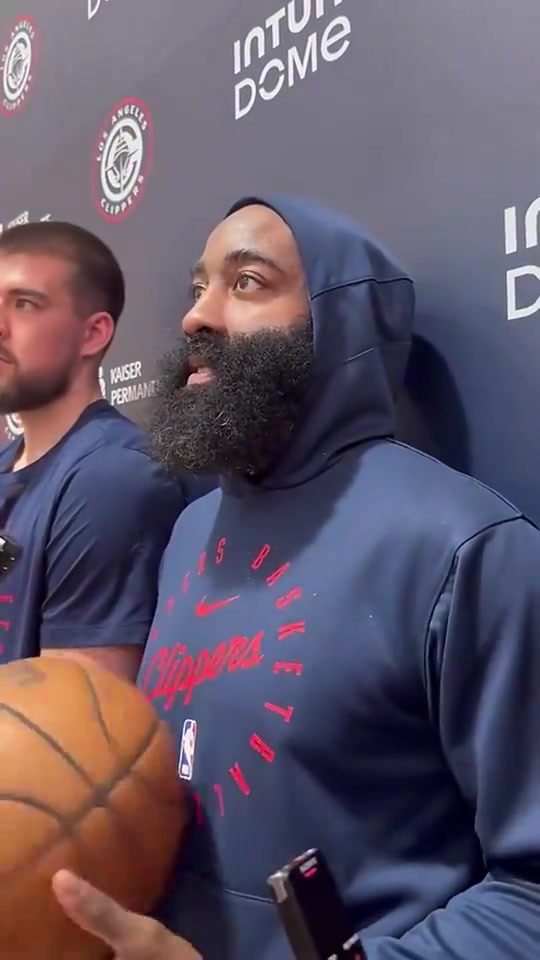 哈登曾談庫(kù)里我們見證了真正的偉大勇士可能就是我無(wú)冠原因