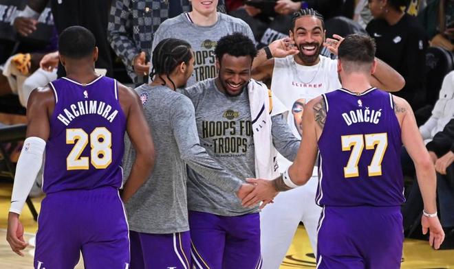 湖人贏瞭！2分險勝馬刺，迎來5連勝，湖人反超升至西部第二