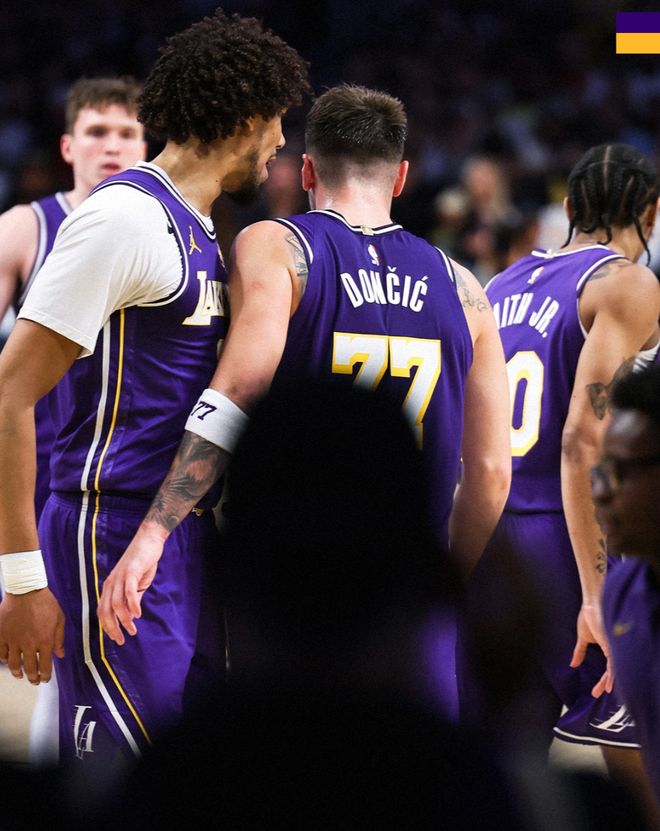 轟35+13+9+5斷2帽！東契奇又刷紀(jì)錄湖人五連勝 手臂肌肉更為搶眼