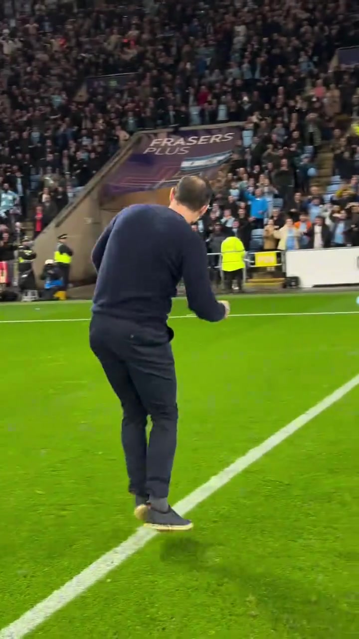 我禿了也變強(qiáng)了蘭帕德農(nóng)夫三拳慶祝率考文垂領(lǐng)跑英冠