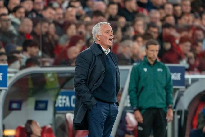 轟21腳輸0-1！4連敗后62歲穆帥破防再噴裁判：丑陋縱容藥廠不道德