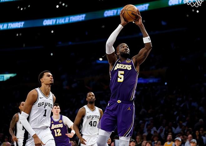 與上賽季相比簡(jiǎn)直判若兩人！湖人用800萬(wàn)年薪就簽到瞭內(nèi)線支柱？