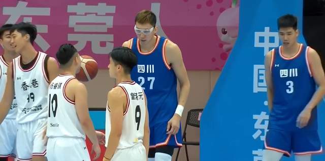 3場(chǎng)比賽轟77分40籃板！這才叫男籃第一中鋒，楊瀚森不妨虛心請(qǐng)教