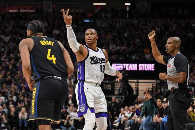 威少23+16+10創(chuàng)紀(jì)錄國王逆轉(zhuǎn)勇士 庫裡缺席金州三少82分