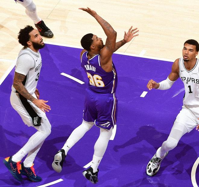 瘋瞭，84罰！湖人118-116馬刺，看數(shù)據(jù)：頭號功臣是他！