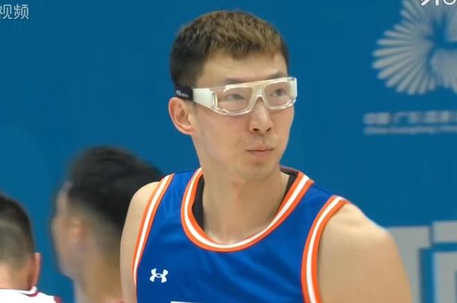 三戰(zhàn)全勝穩(wěn)居小組第一！四川隊33分大勝，胡金秋33+6周琦25+11！