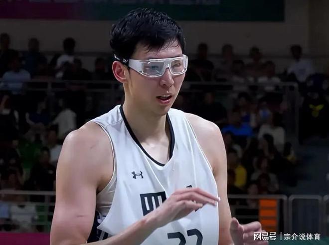 周琦為四川隊拼瞭，瘋狂暴扣蓋帽，帶隊連勝太無敵，廣東球迷破防