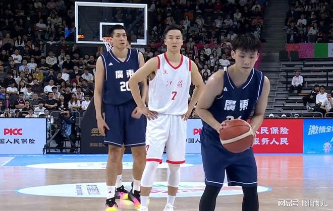 杜鋒賭贏瞭！廣東男籃險爆大冷，杜潤旺被棄用，徐傑成“新老大”