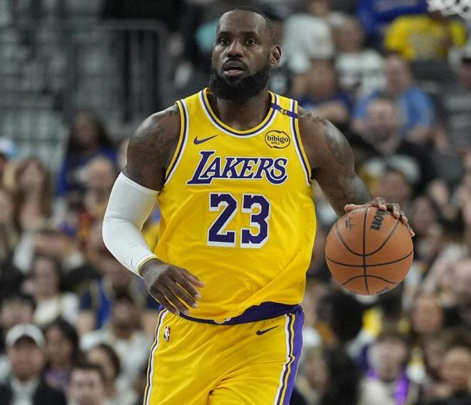 忠誠(chéng)！美記表示：詹姆斯從未想離開(kāi)湖人，說(shuō)他要走的都是謠言！