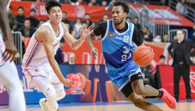 正式官宣！CBA頂級外援加盟新疆男籃，攜手齊麟，劉煒沖擊前四