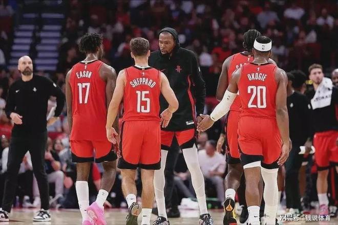 休賽期運(yùn)作最成功球隊(duì)！買(mǎi)斷市場(chǎng)簽倆超級(jí)藍(lán)領(lǐng)，殘陣殺進(jìn)西部前二