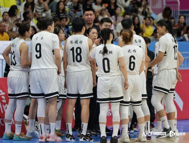 十五運(yùn)會(huì)女籃五人成年組開賽，廣東隊(duì)以48分優(yōu)勢(shì)取得開門紅
