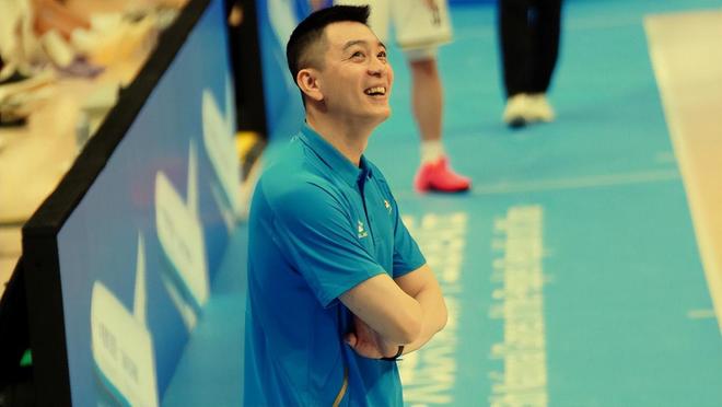 雙喜臨門(mén)!遼寧男女籃雙贏,遼籃晉級(jí)八強(qiáng),趙繼偉兩雙,大韓老當(dāng)益壯