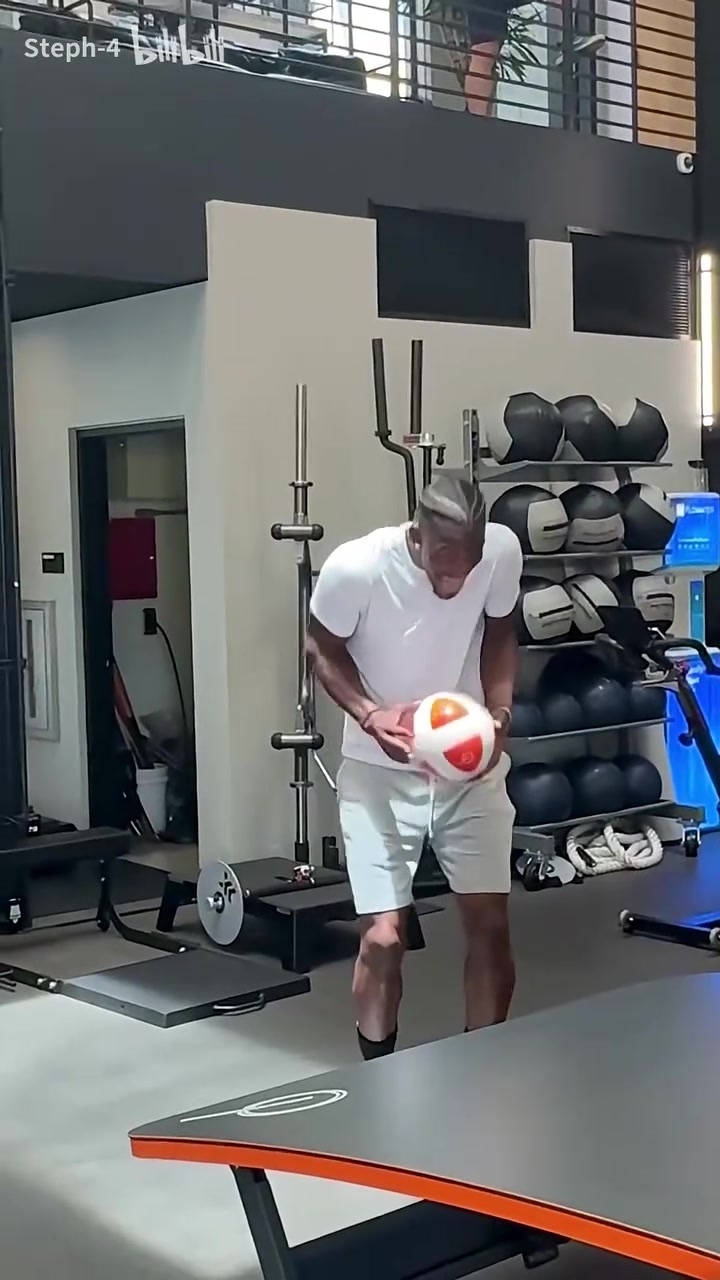 好兄弟名場面看內馬爾送上空接助攻巴特勒暴扣