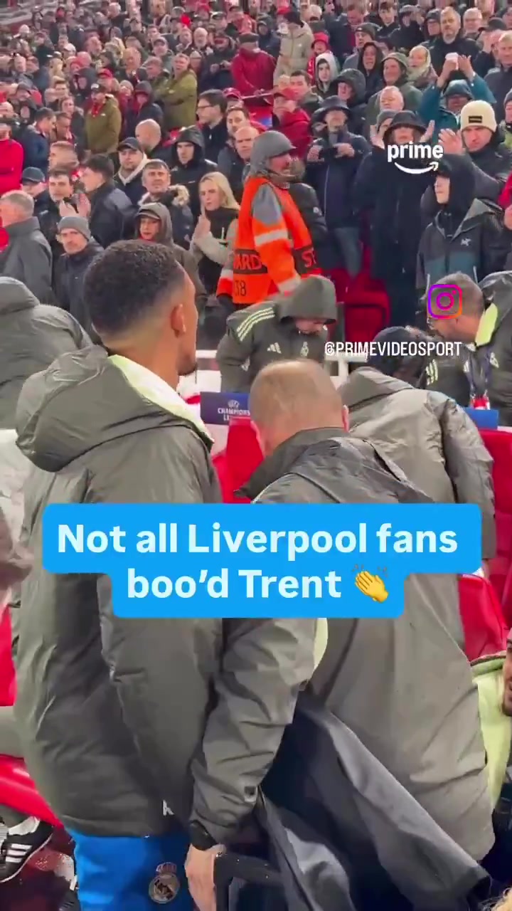 利物浦隊(duì)博主球迷為阿諾德鼓掌他毫無表示