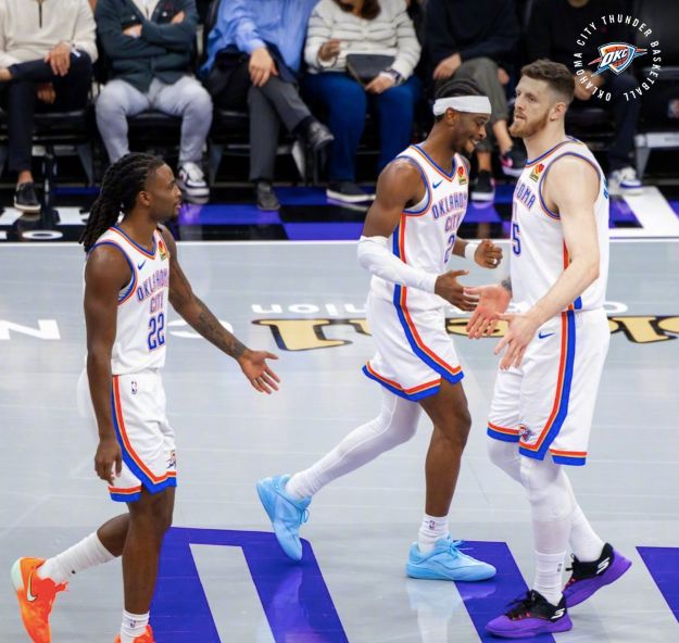 衛(wèi)冕冠軍強(qiáng)勢復(fù)蘇！神將33+19狂刷紀(jì)錄，威少5三分轟24分9助