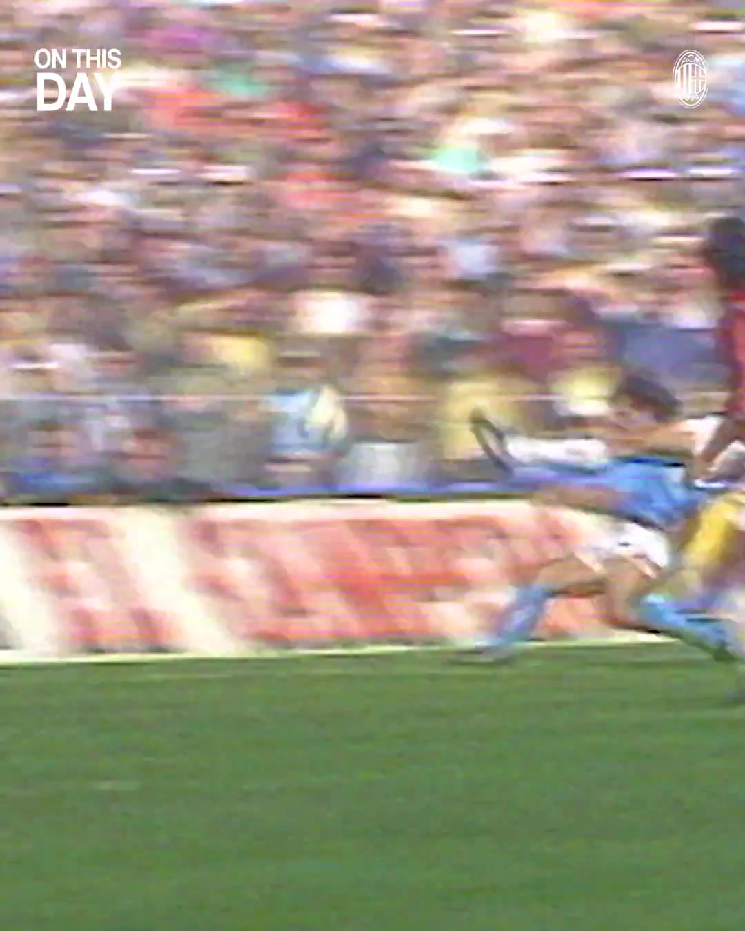 令人難忘范巴斯滕在客場對陣那不勒斯時打進四球