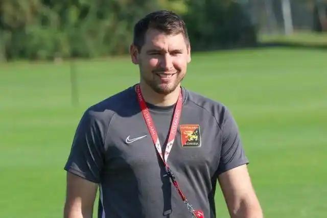 黑爾默斯認(rèn)同藥廠管理層的決定，滕哈赫上崗的時候沒有考慮清楚